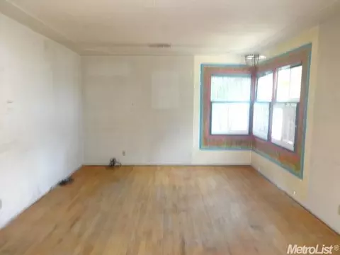 1327 W 19th St, Merced, CA 95340 photo 3