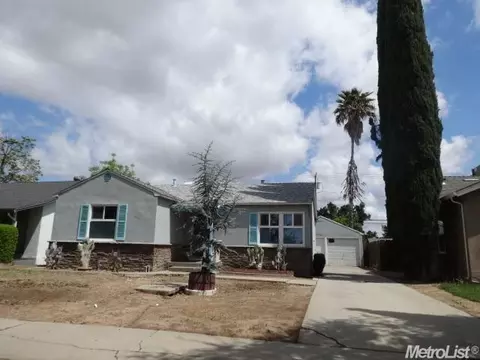 1327 W 19th St, Merced, CA 95340 photo 1