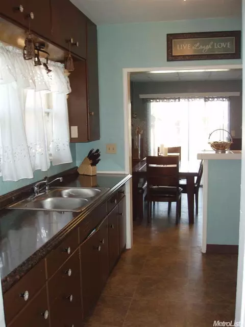 400 E St, Modesto, CA 95357 photo 4
