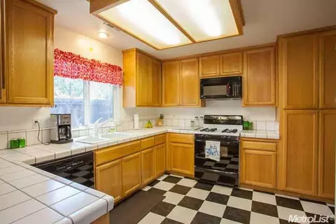 640 Benbow Ct, Davis, CA 95618 photo 13
