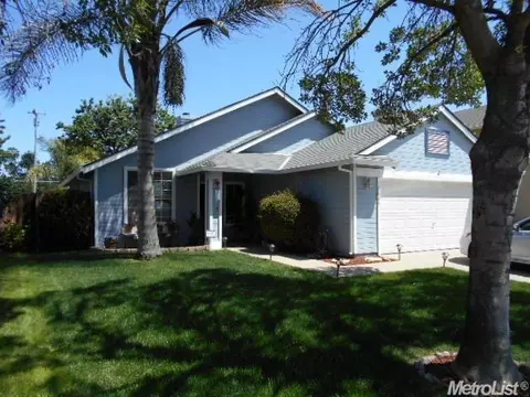1609 S Brixham, Modesto, CA 95358 photo 2