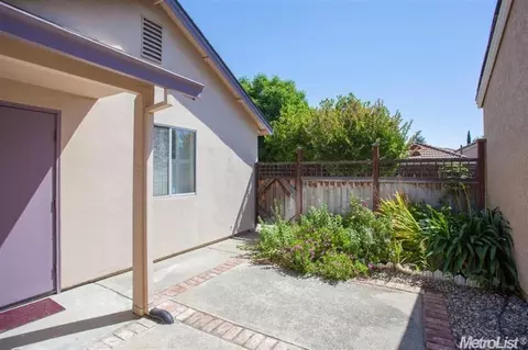 1424 Olympic Dr, Davis, CA 95616 photo 2