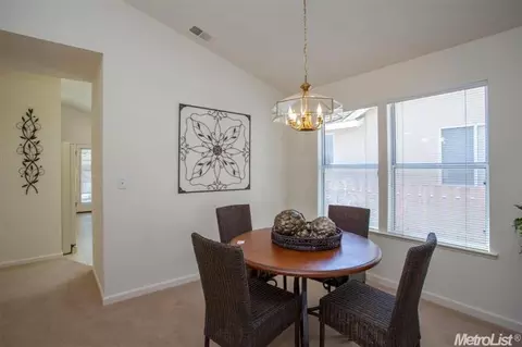 1424 Olympic Dr, Davis, CA 95616 photo 4