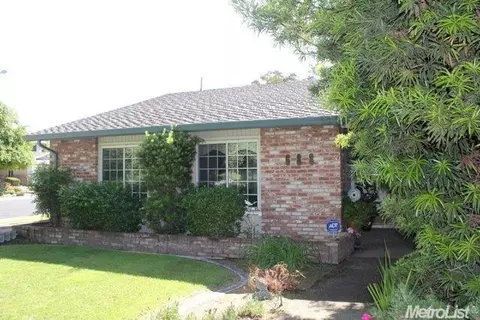 688 Placer Ave, Manteca, CA 95336 photo 2