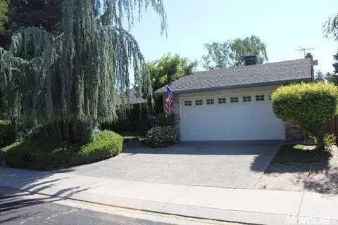 688 Placer Ave, Manteca, CA 95336 photo 1