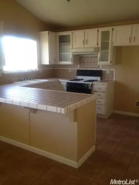 737 Park Hurst Way, Modesto, CA 95358 photo 2