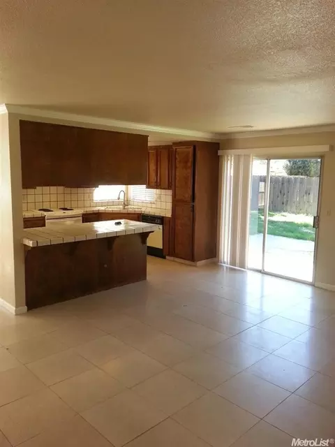 822 Nottingham Dr, Manteca, CA 95336 photo 9