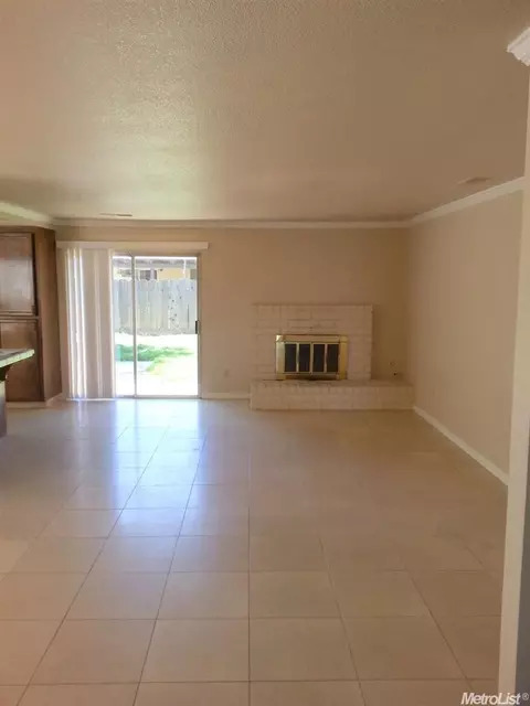 822 Nottingham Dr, Manteca, CA 95336 photo 2