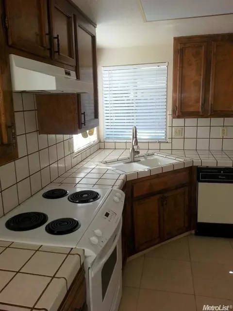822 Nottingham Dr, Manteca, CA 95336 photo 8