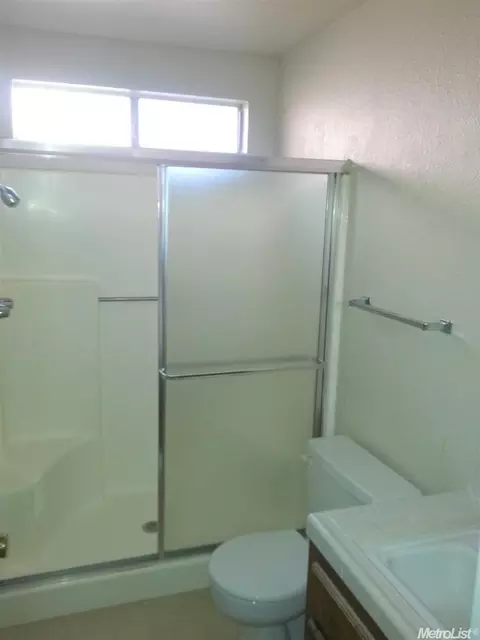 822 Nottingham Dr, Manteca, CA 95336 photo 3