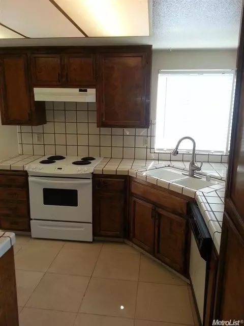 822 Nottingham Dr, Manteca, CA 95336 photo 6