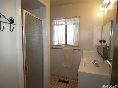 2402 Dorrington Ct, Modesto, CA 95350 photo 17