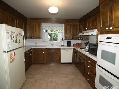 2402 Dorrington Ct, Modesto, CA 95350 photo 11