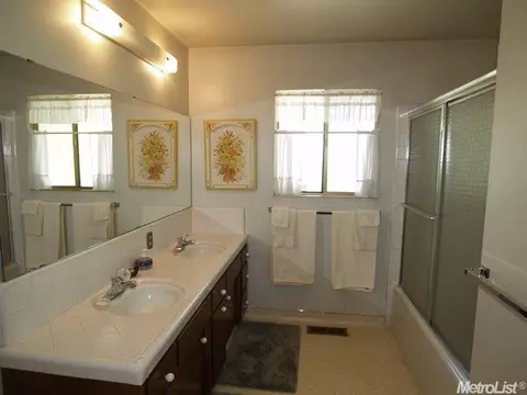 2402 Dorrington Ct, Modesto, CA 95350 photo 18