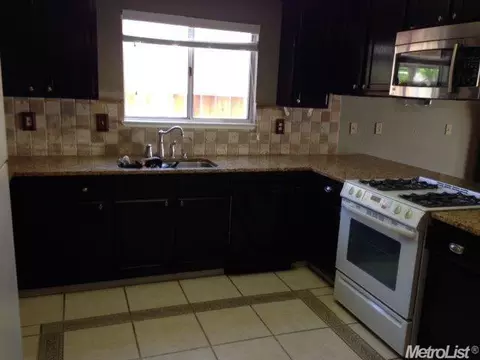 2420 Ada St, Modesto, CA 95354 photo 2