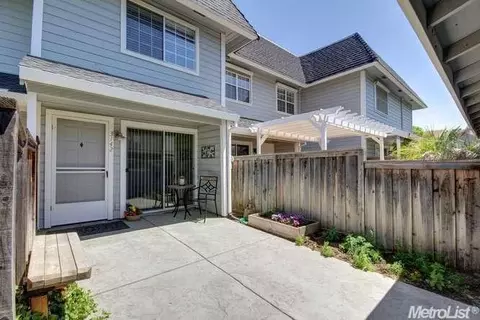 3142 Woods Cir, Davis, CA 95616 photo 2