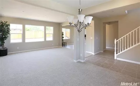 2064 Foxclove Dr, Tracy, CA 95376 photo 2