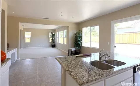 2064 Foxclove Dr, Tracy, CA 95376 photo 4