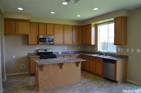 1001 Windsong Dr, Tracy, CA 95377 photo 4