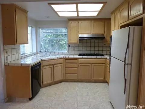 927 Creekside Pl, Manteca, CA 95336 photo 4