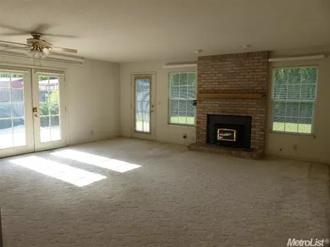 927 Creekside Pl, Manteca, CA 95336 photo 6