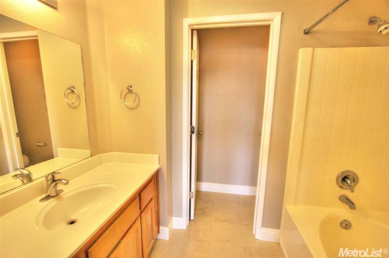 845 Polar Bear Cir, Galt, CA 95632 photo 10