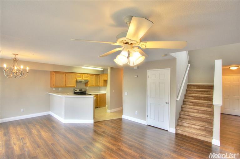 845 Polar Bear Cir, Galt, CA 95632 photo 4