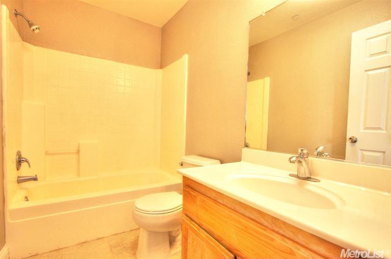 845 Polar Bear Cir, Galt, CA 95632 photo 8