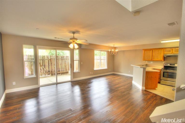 845 Polar Bear Cir, Galt, CA 95632 photo 2