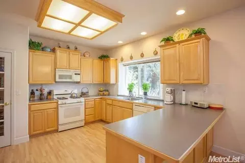 3916 Wintun Pl, Davis, CA 95618 photo 7