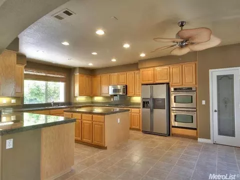 2166 Lighthouse Cir, Tracy, CA 95304 photo 4