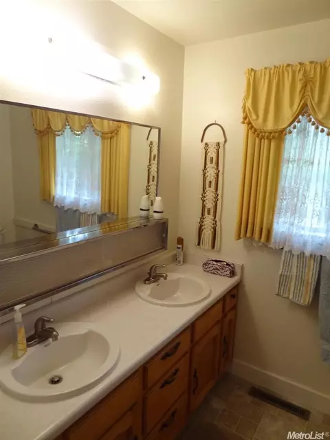 2101 Evelle Ln, Turlock, CA 95380 photo 18