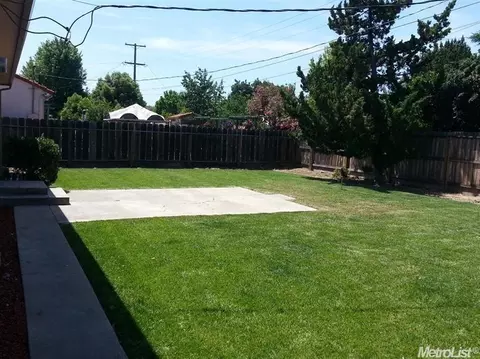 257 E Downs St, Stockton, CA 95204 photo 2