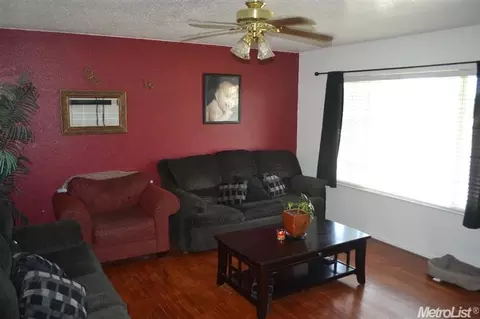 1349 Armstrong Dr, Manteca, CA 95336 photo 3