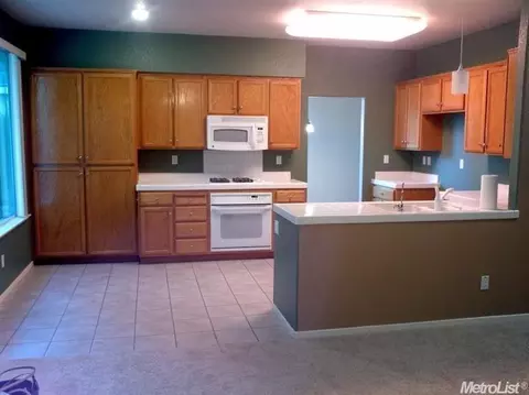 2746 Sequioa St, Lodi, CA 95242 photo 6