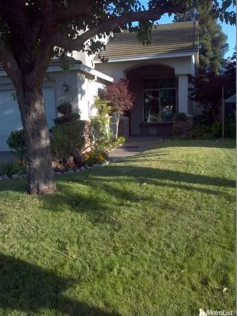 2746 Sequioa St, Lodi, CA 95242 photo 2