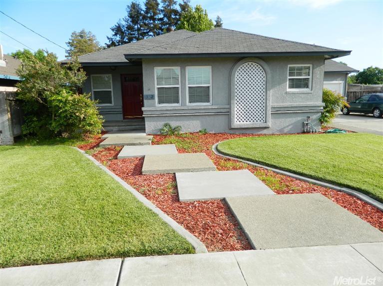 302 W Edison St, Manteca, CA 95336 photo 1