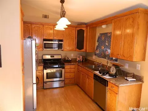 1818 Robin Ln, Lodi, CA 95240 photo 2