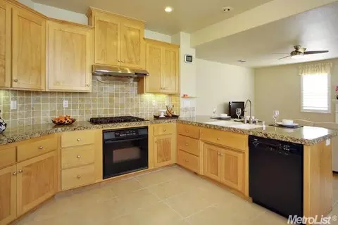 2715 Duchamp St, Davis, CA 95618 photo 12