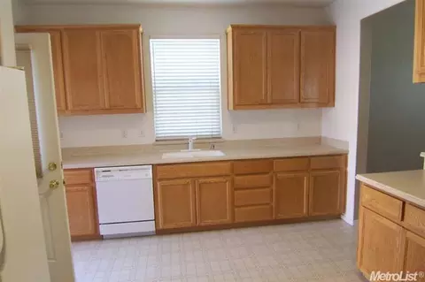 1241 Syracuse Ln, Manteca, CA 95336 photo 10