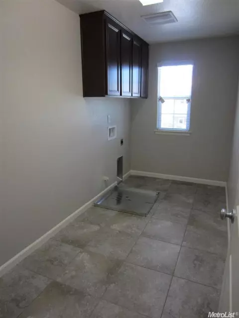 124 Fleurette Ln, Lathrop, CA 95330 photo 11