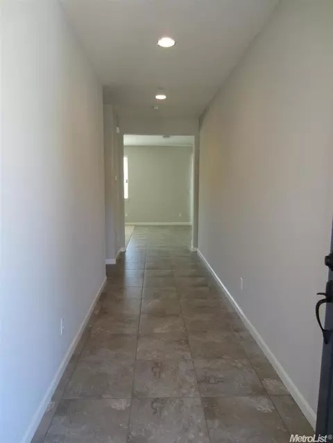 124 Fleurette Ln, Lathrop, CA 95330 photo 2