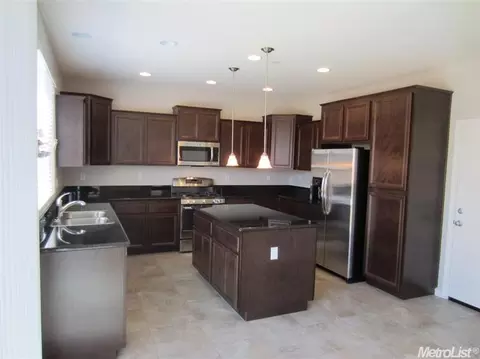 124 Fleurette Ln, Lathrop, CA 95330 photo 3