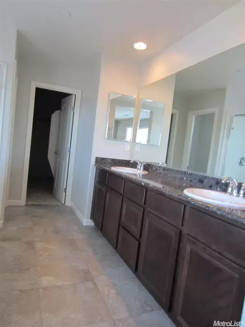 124 Fleurette Ln, Lathrop, CA 95330 photo 12