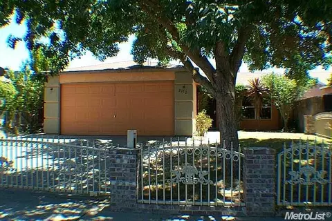 2052 Ridgecrest Dr, Modesto, CA 95351 photo 1