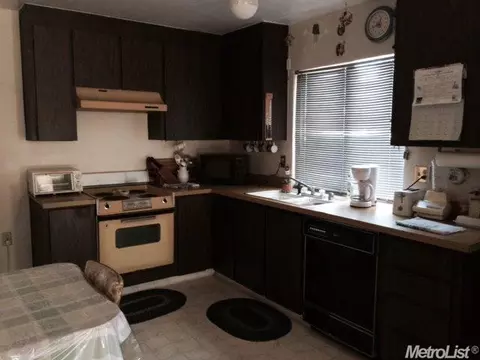 1300 Rusher St, Tracy, CA 95376 photo 2