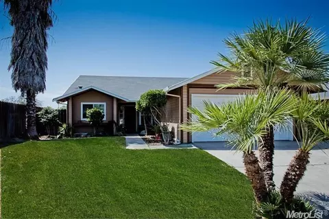 1300 Levi Dr, Modesto, CA 95351 photo 2