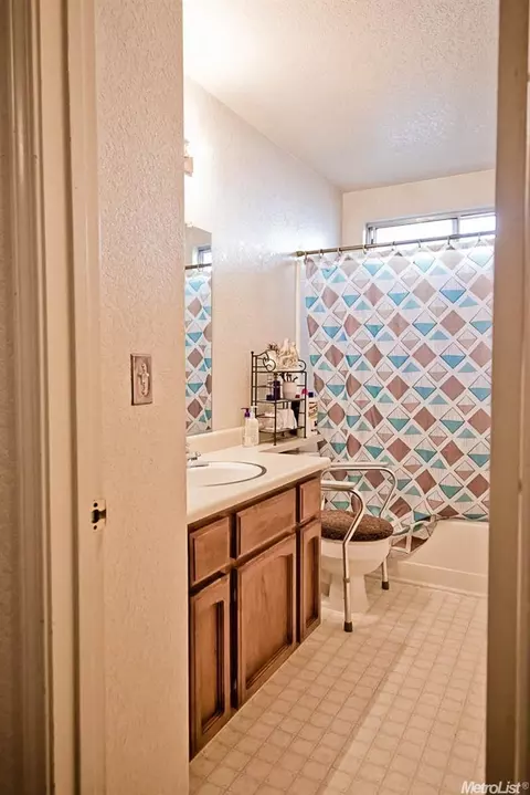 1300 Levi Dr, Modesto, CA 95351 photo 16