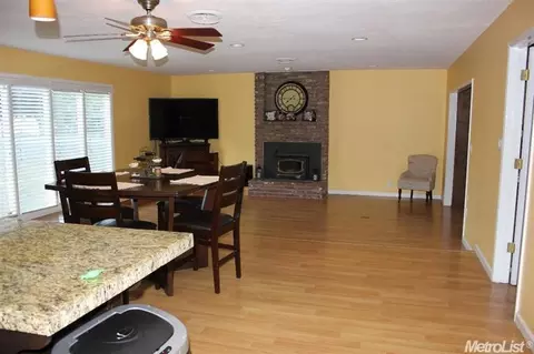 2945 Parkview Dr, Modesto, CA 95355 photo 3