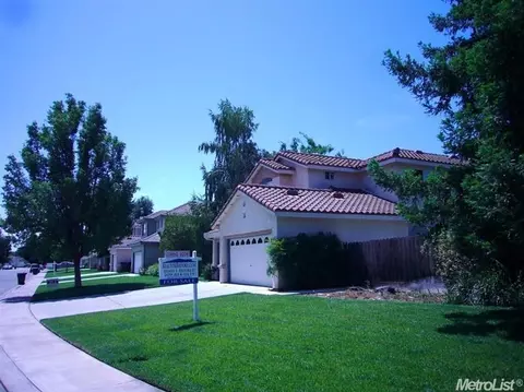 849 Zumstein Dr, Ripon, CA 95366 photo 2